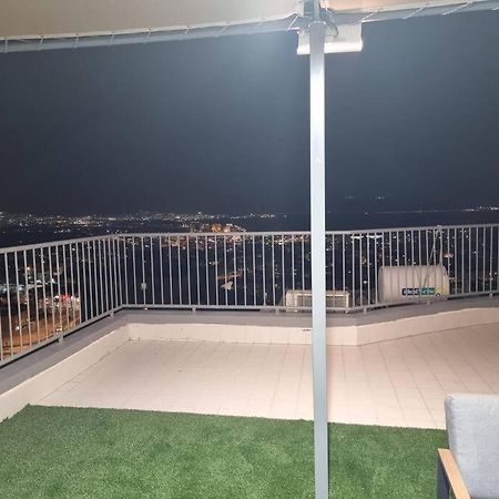 דירת זוּגַג מפנקת עם מרפסת משגעת ונוף למפרץ. Apartment เอลัต ภายนอก รูปภาพ