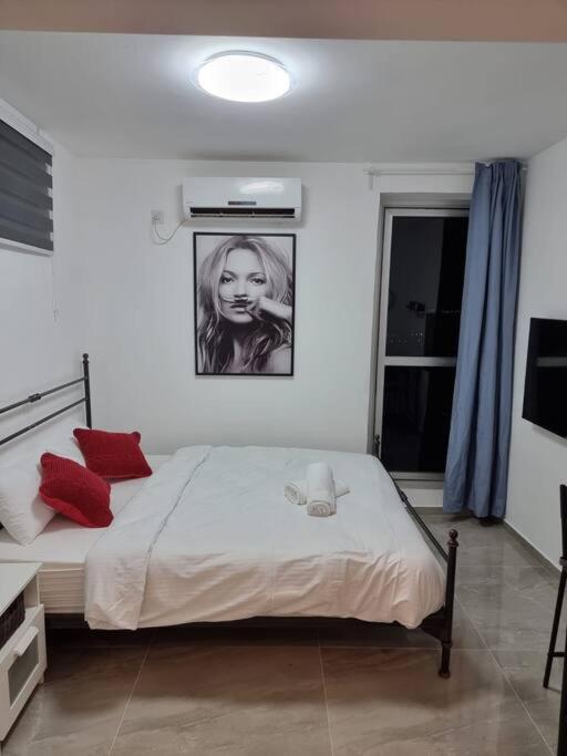 דירת זוּגַג מפנקת עם מרפסת משגעת ונוף למפרץ. Apartment เอลัต ภายนอก รูปภาพ