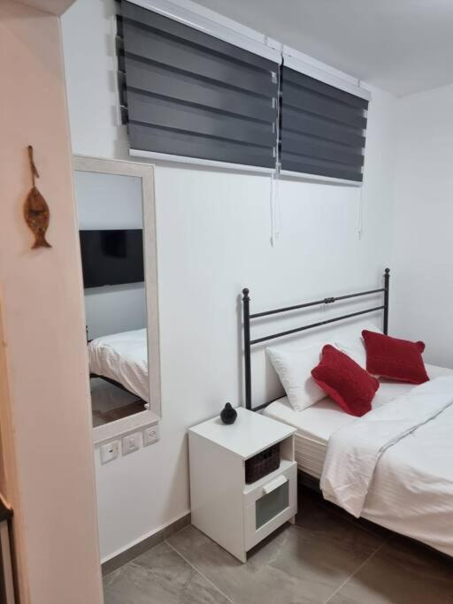 דירת זוּגַג מפנקת עם מרפסת משגעת ונוף למפרץ. Apartment เอลัต ภายนอก รูปภาพ
