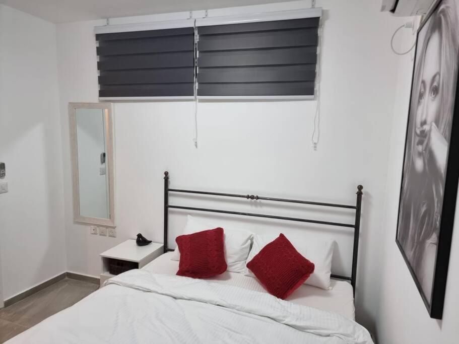 דירת זוּגַג מפנקת עם מרפסת משגעת ונוף למפרץ. Apartment เอลัต ภายนอก รูปภาพ