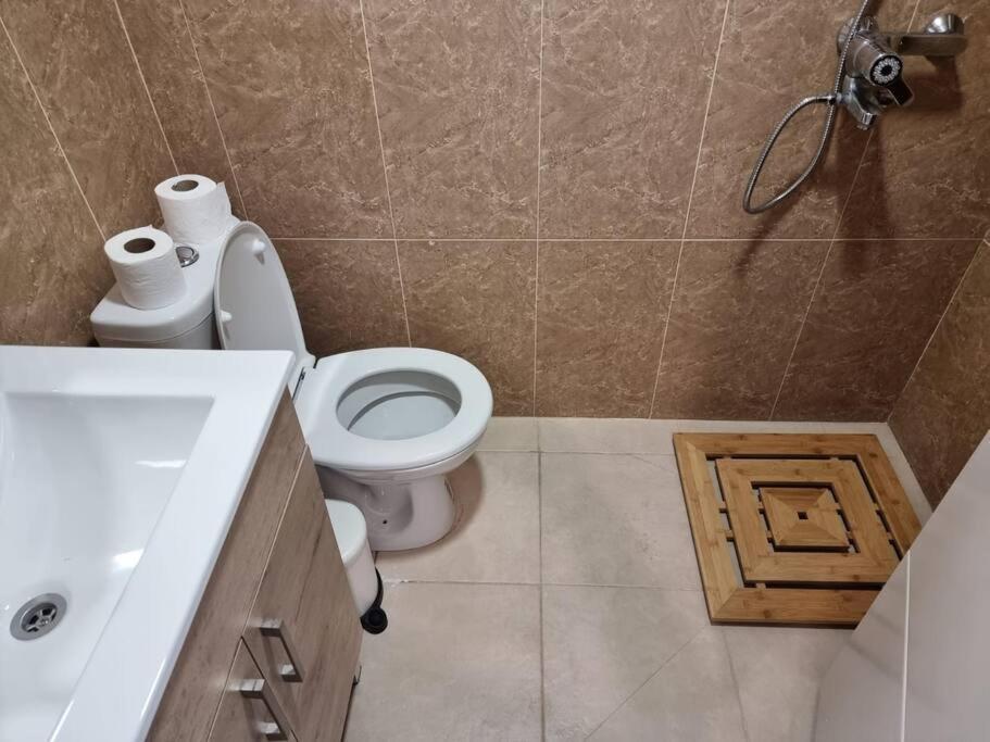 דירת זוּגַג מפנקת עם מרפסת משגעת ונוף למפרץ. Apartment เอลัต ภายนอก รูปภาพ