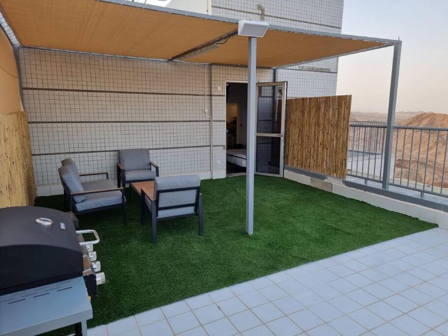 דירת זוּגַג מפנקת עם מרפסת משגעת ונוף למפרץ. Apartment เอลัต ภายนอก รูปภาพ