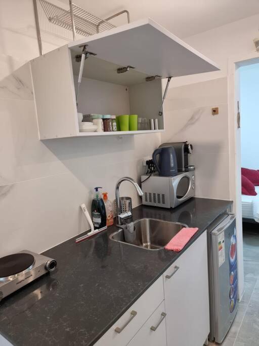 דירת זוּגַג מפנקת עם מרפסת משגעת ונוף למפרץ. Apartment เอลัต ภายนอก รูปภาพ
